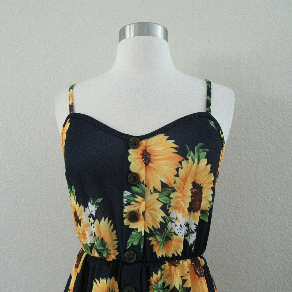 Gorgeous Foral Sundress - Picture 5 of 7